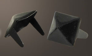ピラミッドスポッツ・ブラック＜12.5mm＞