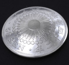 旭日50銭銀貨（裏）ボタンループ式