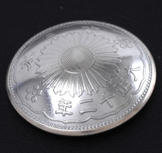 鳳凰50銭銀貨（裏）ボタンループ式