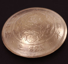 竜2銭銅貨（裏）ボタンループ式