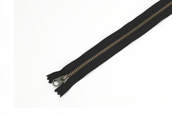 ＜OUTLET＞ファスナー4号（50 cm)金具アンティック　黒