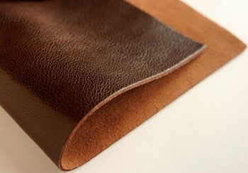 ＜新緑セール＞ギャロ（牛革） 裁ち革 20 cm×30 cm（チョコ）