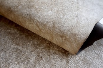 ＜紅葉セール＞アラスカ 裁ち革 20 cm×30 cm（チョコ）